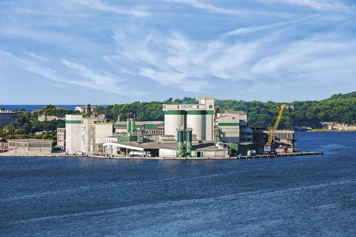 Calucem saves energy and looks after the environment through its production process