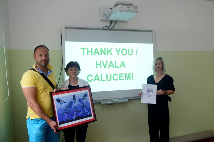 Calucem donates to Elementary School Stoja: A smart board for more modern and interactive teaching at the Elementary School